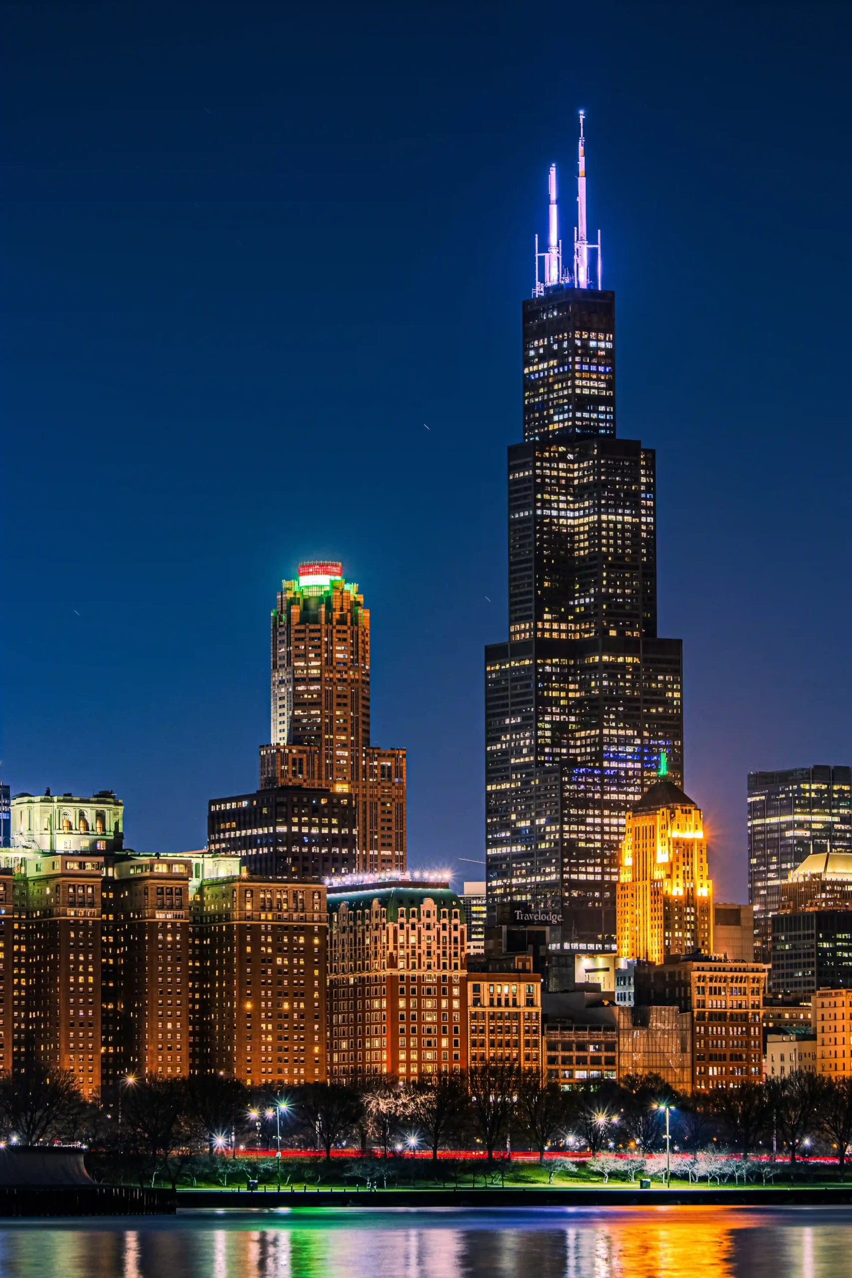 10 Tallest Buildings in the USA (2025) sears tower high above chicago city scaled